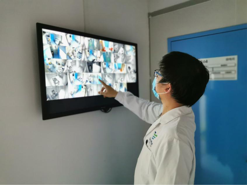 恪尽职守的顾丰华老师1.jpg 恪尽职守的顾丰华老师1.jpg