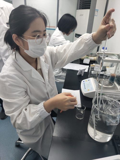 P21118-124816.jpg P21118-124816.jpg