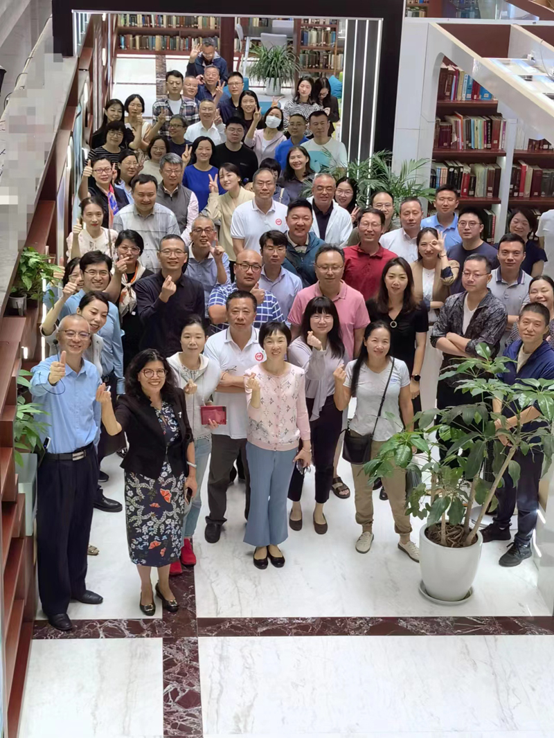 合影2.jpg 合影2.jpg