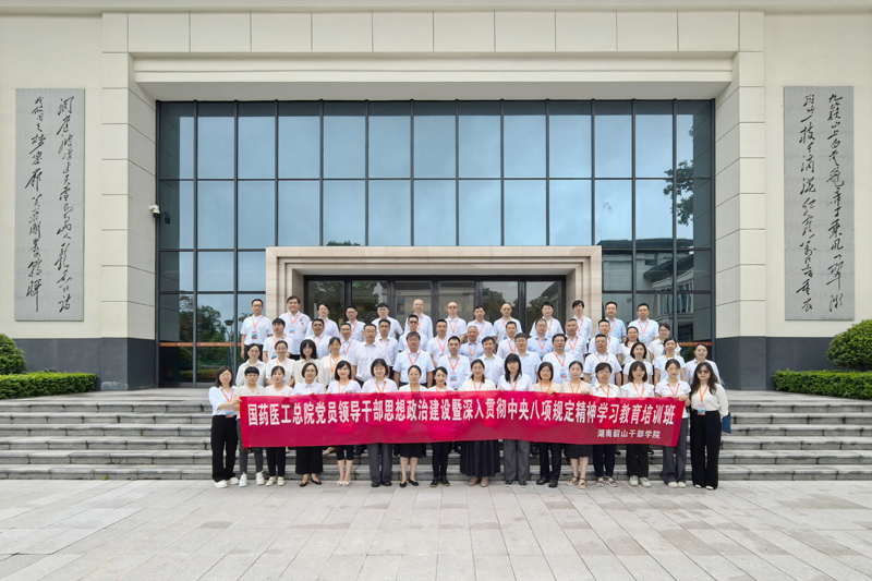 大合影01.jpg 大合影01.jpg