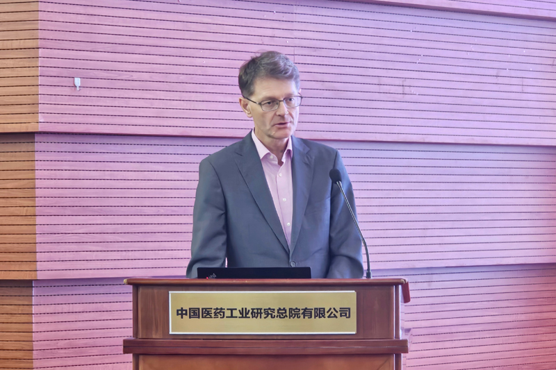 瑞士龙沙集团Dominique Roberge博士.jpg